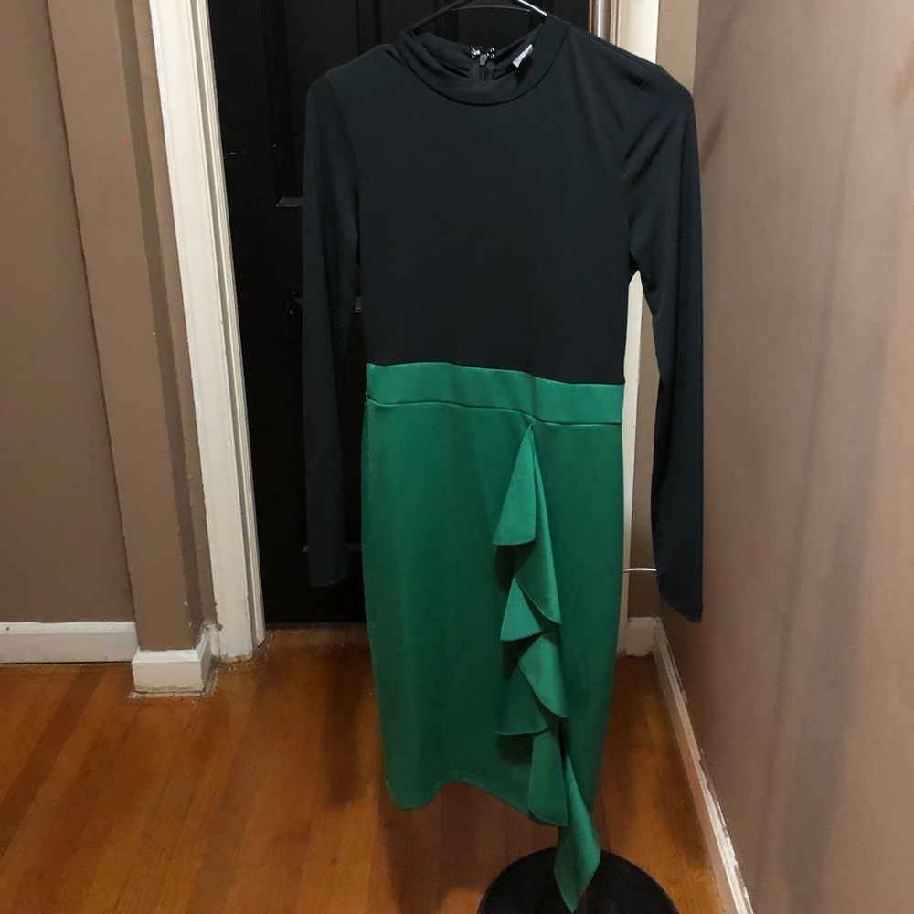 Venus XS black & green long sleeve dress